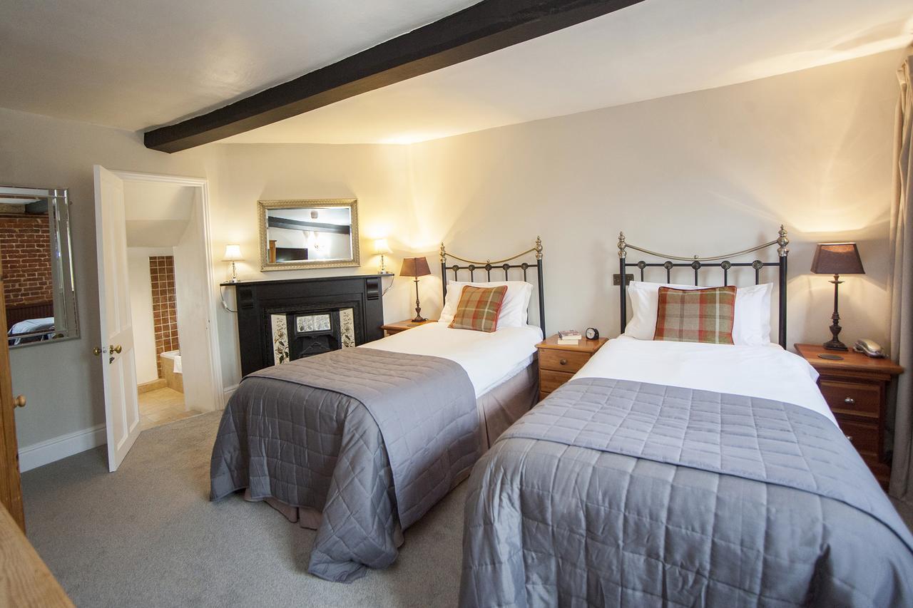 The Conigre Hotel Melksham Eksteriør billede