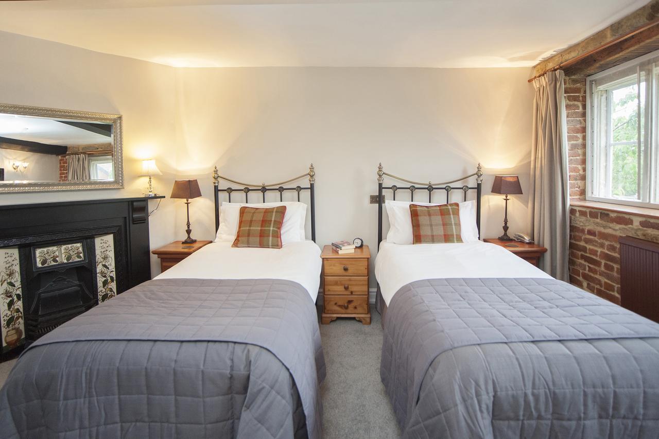 The Conigre Hotel Melksham Eksteriør billede