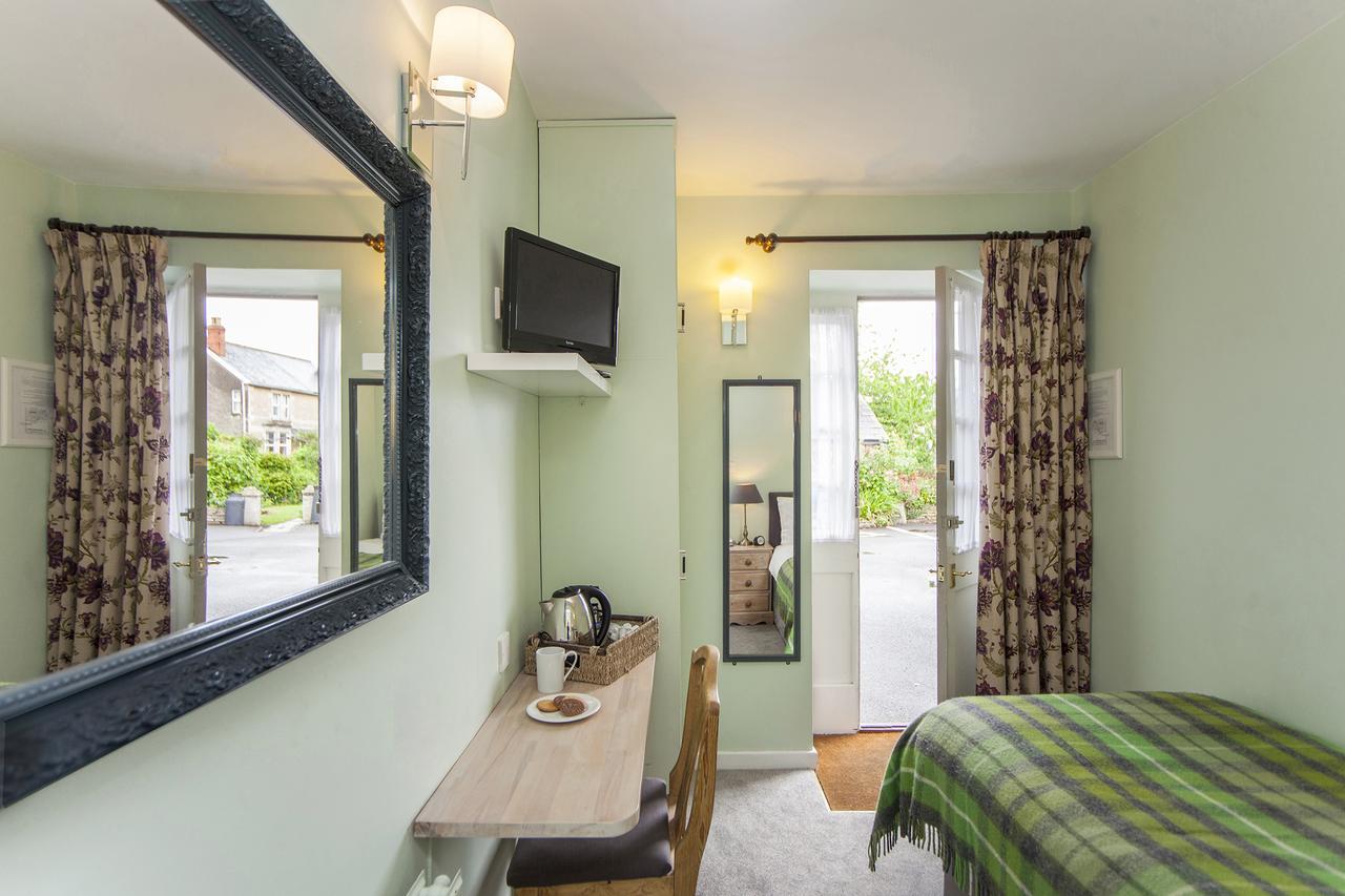 The Conigre Hotel Melksham Eksteriør billede