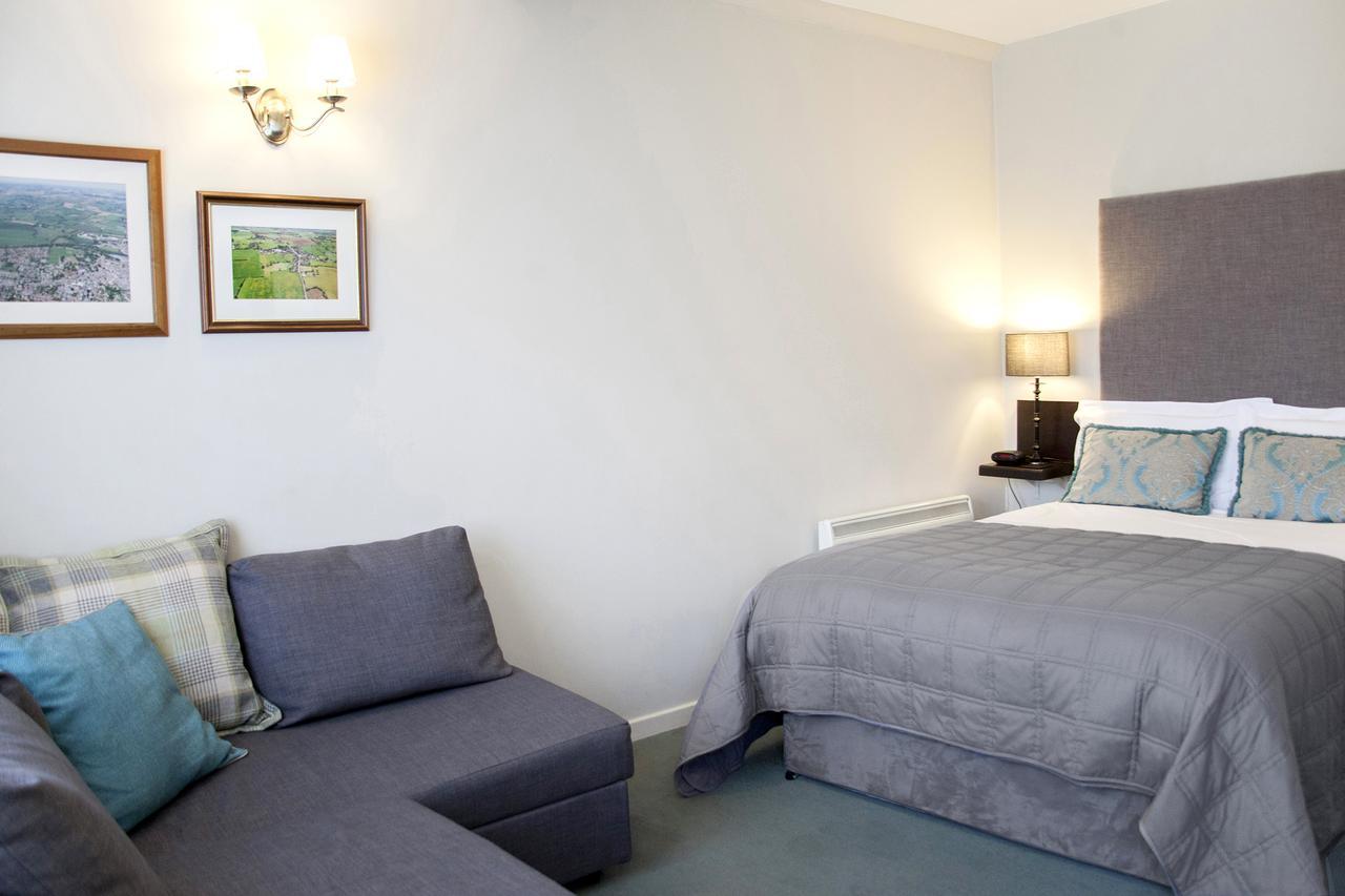 The Conigre Hotel Melksham Eksteriør billede
